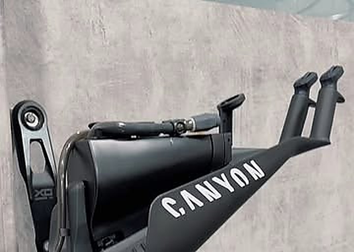 Cockpit da Canyon Speedmax montada na oficina